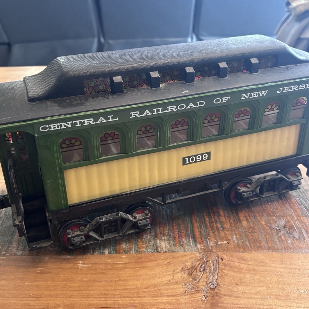 Vintage Jim Beam Green Train Passenger Car Decanter 1099 Central RR of NJ Empty